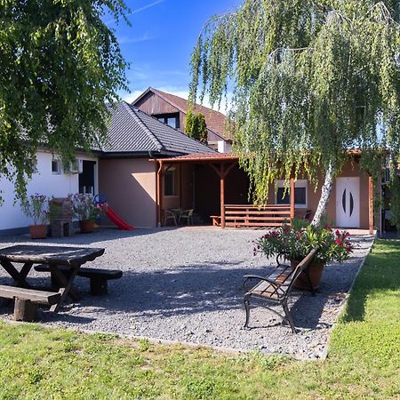 Kincső Vendégház Sárospatak Exterior foto